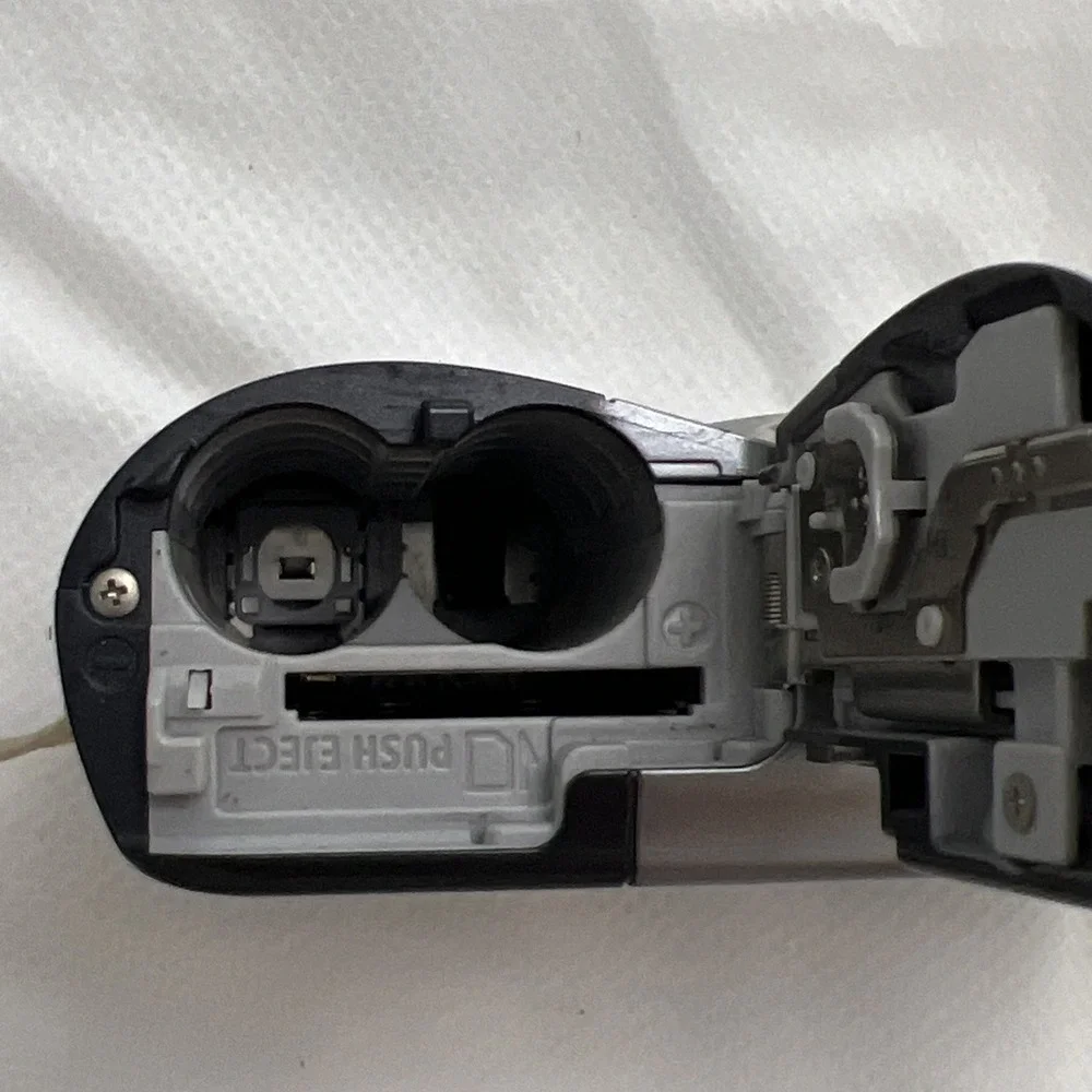 Canon PowerShot A1000 IS  10.0MP 4x Digital Camera PARTS ONLY